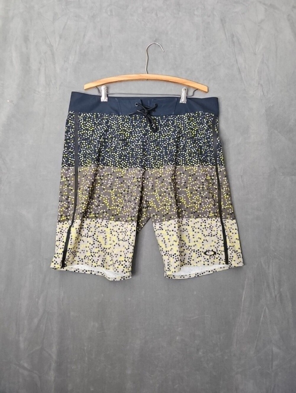 Oakley Men's Performance Fit Green Black Tropical Board Shorts 34 A1-32